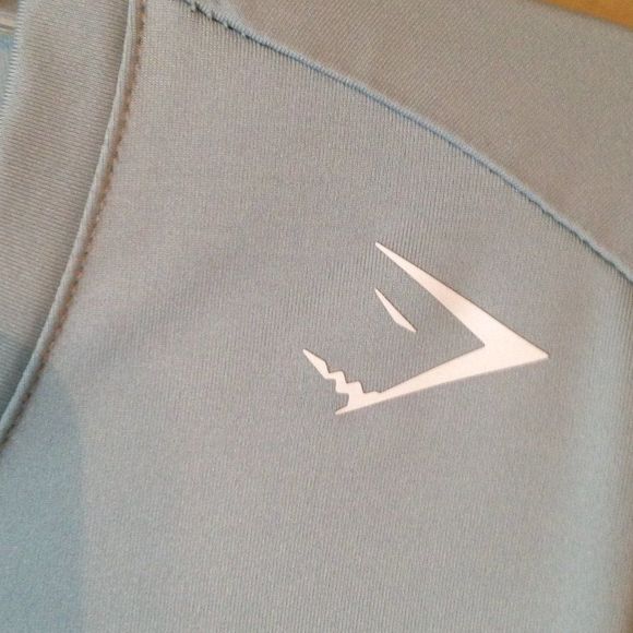 GymShark Top with Cut-Out Design on Back Medium - Picture 2 of 8